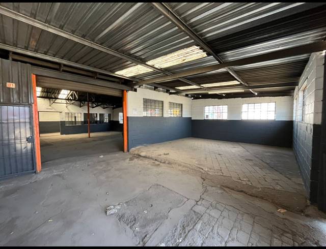 200M² WORKSHOP TO LET IN VULCANIA